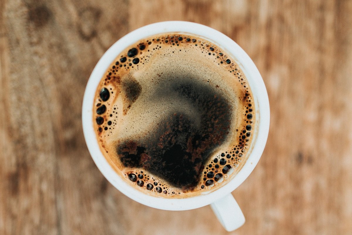ყავა ლიმონით: უნდა დავლიოთ თუ არა ეს სასმელი?